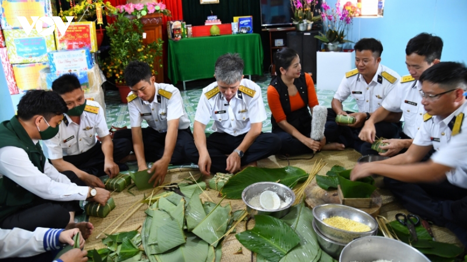 Tet gifts delivered to soldiers at DK1 Platform